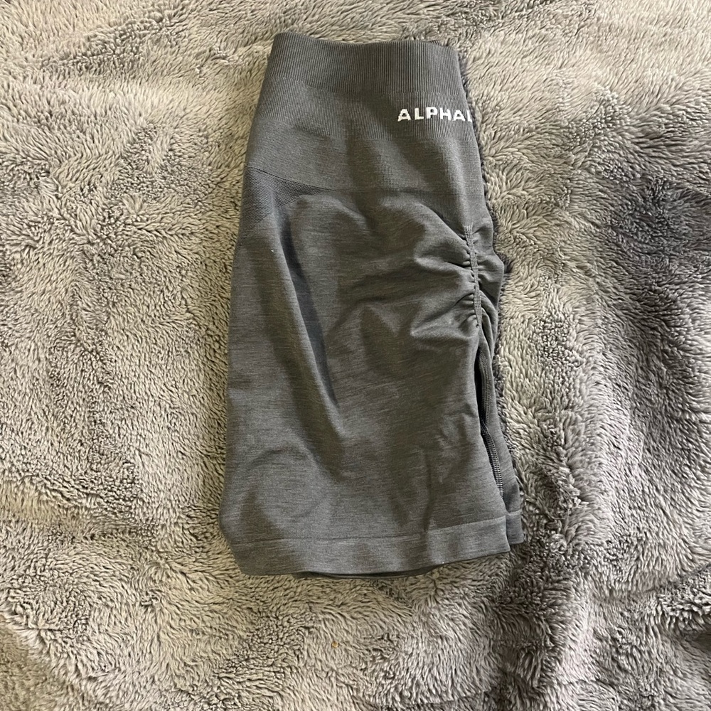 Med. selling it because it doesn’t fit me right. Worn once.